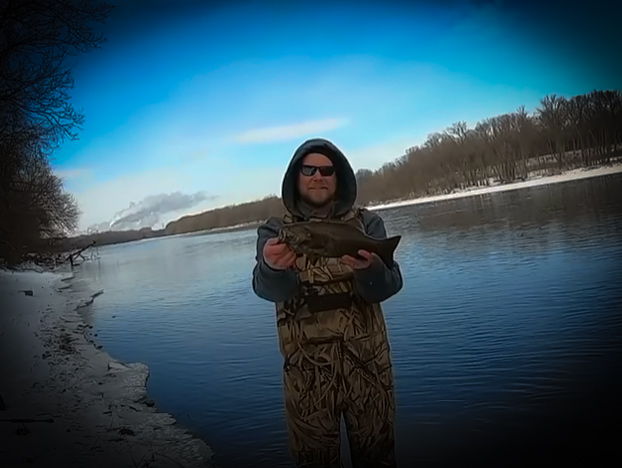 Fun Winter Fishing in the Mississippi River with Midwest Bass Hunter and my724outdoors.com!