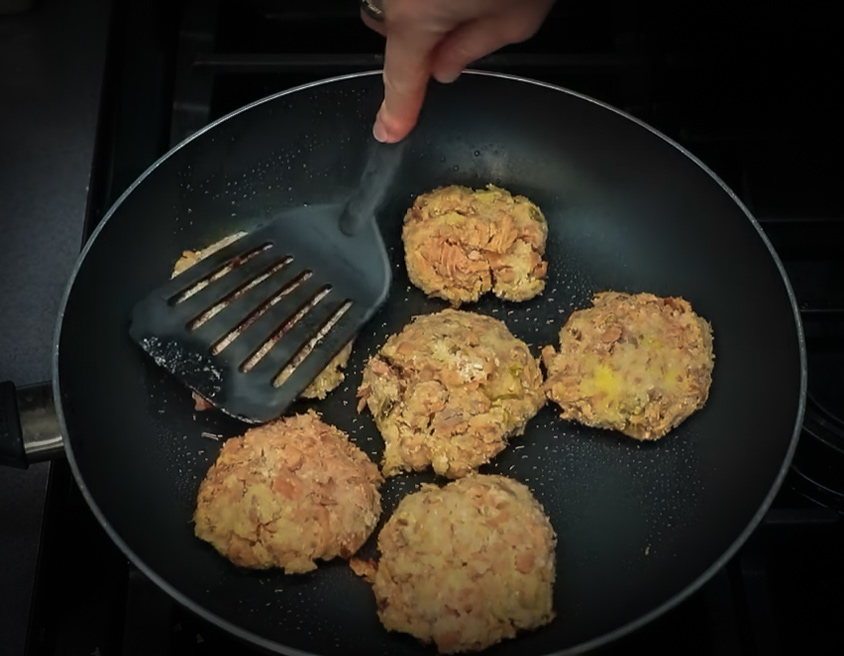 This Spicey Jalapeño Salmon Burger Recipe is Simply Delicious! with AKDFG and my724outdoors.com!