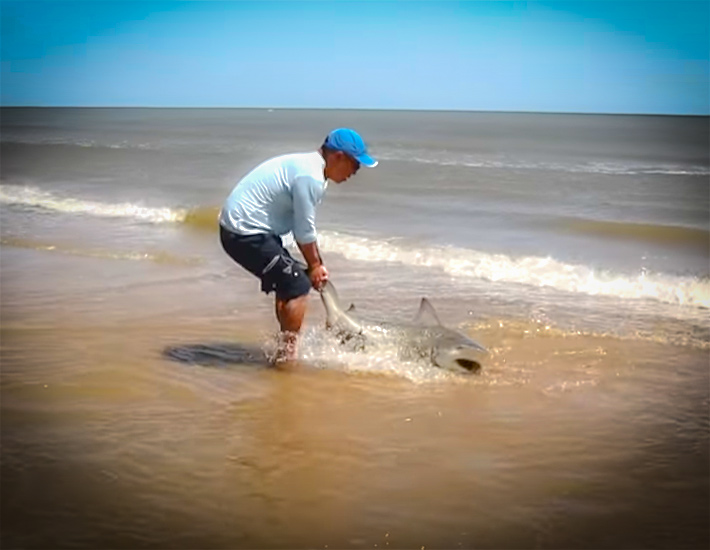 Catching Big Sharks While Beach Fishing in Texas with Hey Skipper and my724outdoors.com!