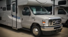This Coachman Cross Trail 33XG Class C Motorhome is Massive with Matt's RV Reviews and my724outdoors.com!