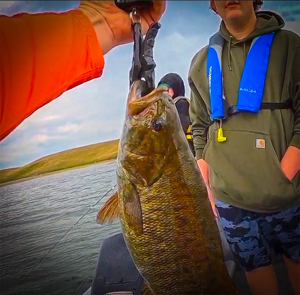 Massive Smallmouth Fishing in South Dakota Breaks My Personal Best with Midwest Bass Hunter and my724outdoors.com!
